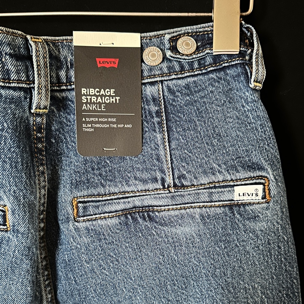 Levi's Women’s Premium Ribcage Straight Ankle Jeans size 28x29 MSRP:$98 NWT